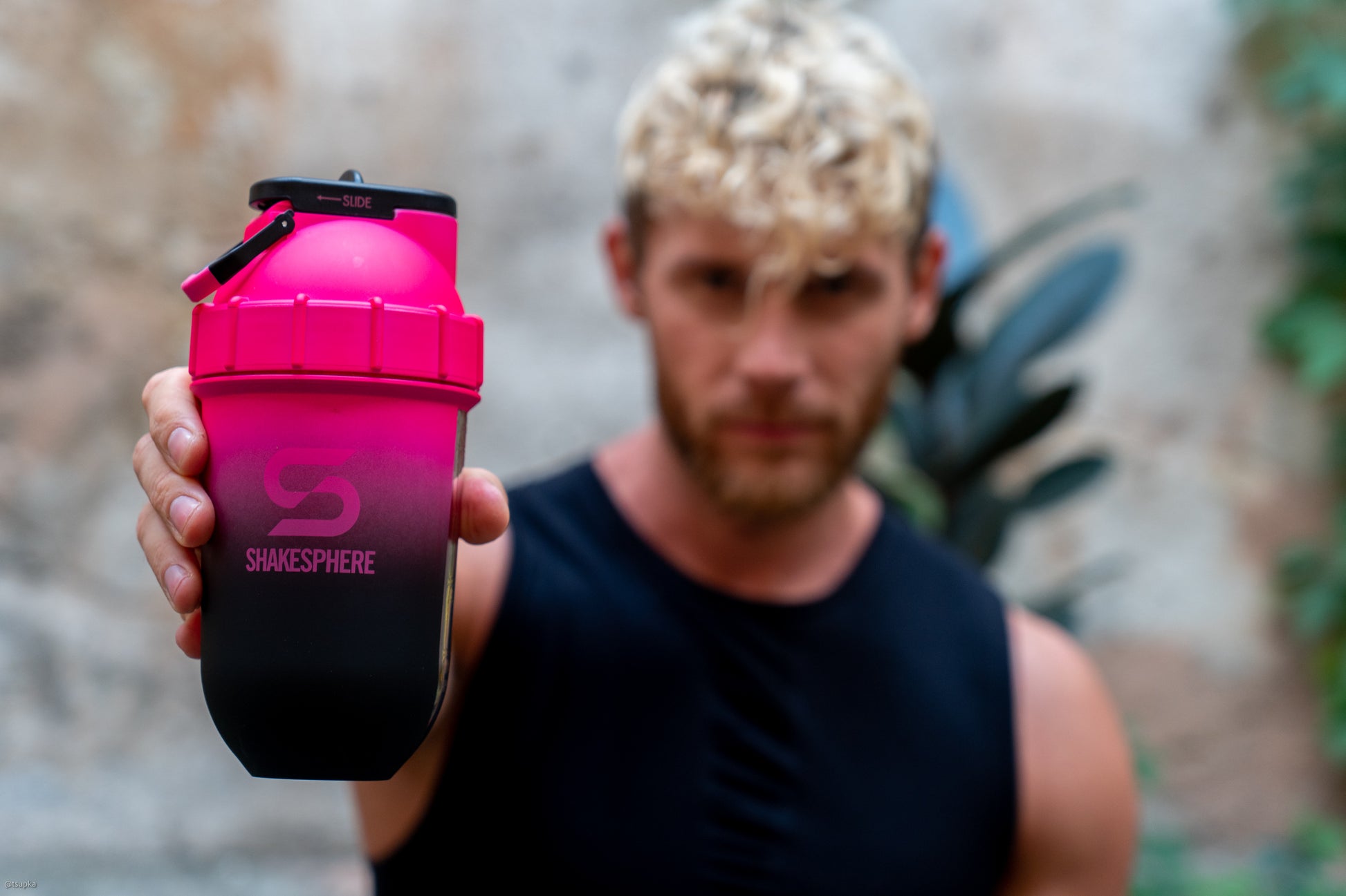 ShakeSphere Tumbler Cooler Shaker Ombre Pink